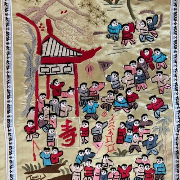 Vintage Chinese Embroidered Silk Panel Wall Hanging of 100 Children 26” x 13” - Picture 3 of 3